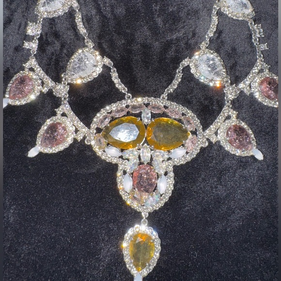 Vintage-Inspired Silver and Gold Necklace with Intricate Filigree - Picture 4 of 12